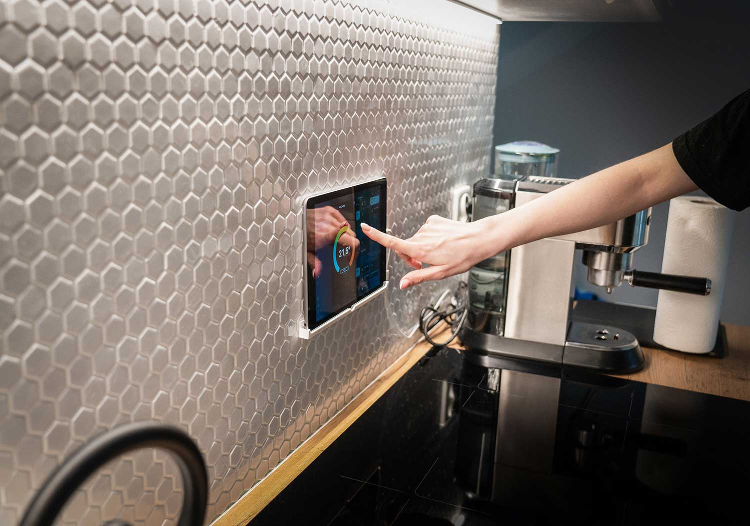Residential-security-camera-positioned-above-a-home-entrance
