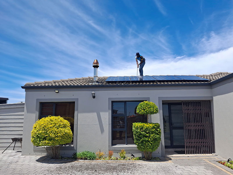 Residential solar and battery installation in Bli Bli